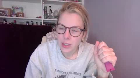 holly_bourbon online show from 15, 3, 2026