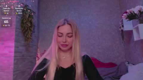 holly_molly8 online show from 16, 10, 2025