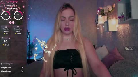 holly_molly8 online show from 2, 12, 2025