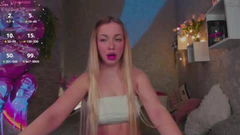 holly_molly8 online show from 28, 4, 2026