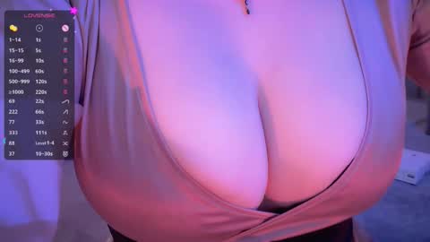 Snapshot of holly_molly_69 chatting on 5, 10, 2025 Molly online show from 5, 10, 2025