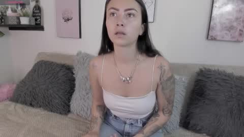 Snapshot of holly_rose69 chatting on 20, 10, 2025 Holly online show from 20, 10, 2025