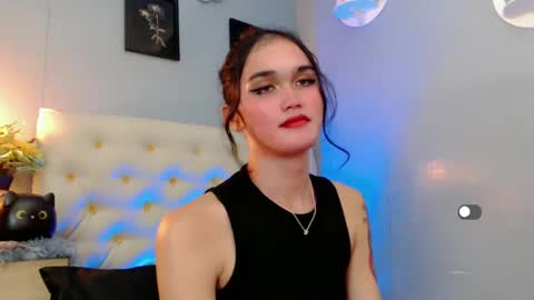 Snapshot of holly_sunshine69 chatting on 20, 12, 2024 Apple online show from 20, 12, 2024