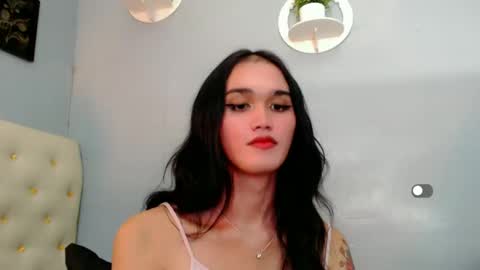 Snapshot of holly_sunshine69 chatting on 22, 12, 2024 Apple online show from 22, 12, 2024