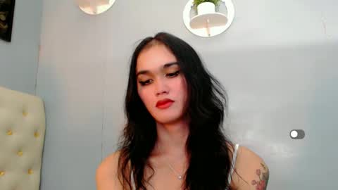 Snapshot of holly_sunshine69 chatting on 23, 12, 2024 Apple online show from 23, 12, 2024