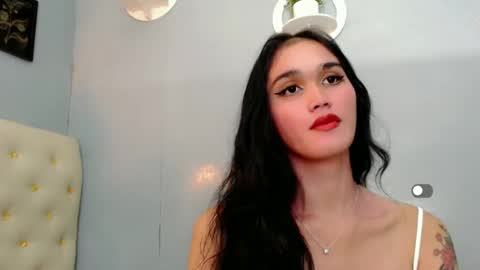 Snapshot of holly_sunshine69 chatting on 23, 12, 2024 Apple online show from 23, 12, 2024
