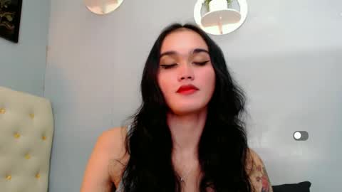 Snapshot of holly_sunshine69 chatting on 24, 12, 2024 Apple online show from 24, 12, 2024