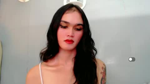 Snapshot of holly_sunshine69 chatting on 31, 12, 2024 Apple online show from 31, 12, 2024
