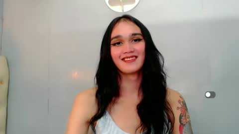 Snapshot of holly_sunshine69 chatting on 6, 1, 2025 Apple online show from 6, 1, 2025