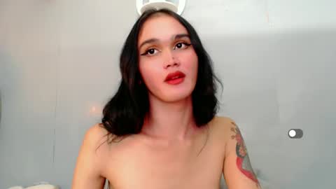 Snapshot of holly_sunshine69 chatting on 9, 1, 2025 Apple online show from 9, 1, 2025