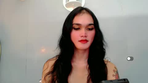 Snapshot of holly_sunshine69 chatting on 10, 1, 2025 Apple online show from 10, 1, 2025
