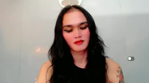 Snapshot of holly_sunshine69 chatting on 11, 1, 2025 Apple online show from 11, 1, 2025