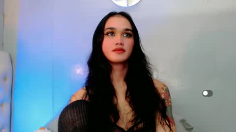 Snapshot of holly_sunshine69 chatting on 31, 1, 2025 Apple online show from 31, 1, 2025