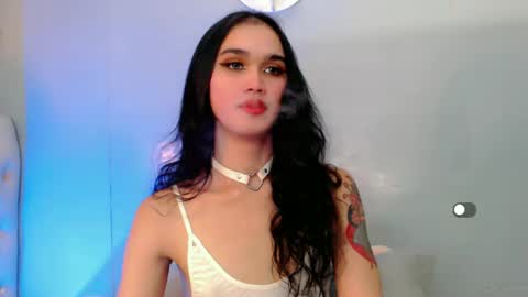 Snapshot of holly_sunshine69 chatting on 1, 2, 2025 Apple online show from 1, 2, 2025