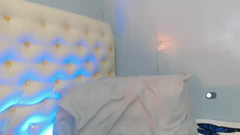 Snapshot of holly_sunshine69 chatting on 18, 2, 2025 Apple online show from 18, 2, 2025