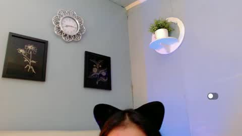 Snapshot of holly_sunshine69 chatting on 6, 3, 2025 Apple online show from 6, 3, 2025