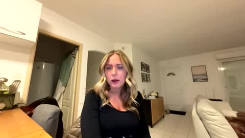 hollyandelon online show from 17, 2, 2026