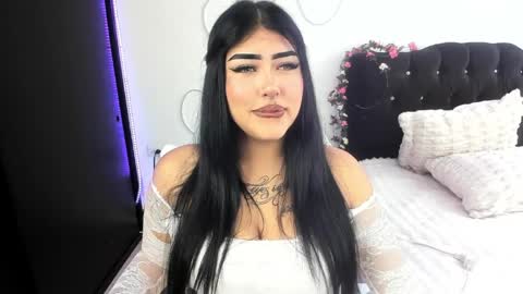 Snapshot of hollycute54 chatting on 1, 4, 2026 Holly online show from 1, 4, 2026