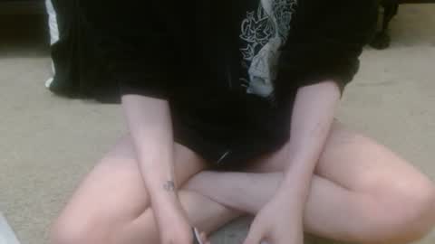 Snapshot of hollyhawkes chatting on 13, 11, 2025 Holly Hawkes online show from 13, 11, 2025