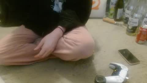 Holly Hawkes online show from 2, 4, 2026