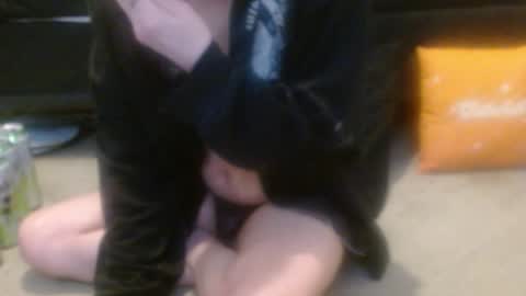Snapshot of hollyhawkes chatting on 8, 6, 2026 Holly Hawkes online show from 8, 6, 2026