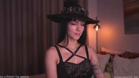 Snapshot of hollylinder_ chatting on 1, 11, 2025 Holly Linder online show from 1, 11, 2025