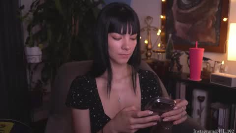 Snapshot of hollylinder_ chatting on 3, 12, 2025 Holly Linder online show from 3, 12, 2025