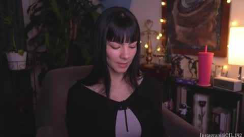 Snapshot of hollylinder_ chatting on 4, 12, 2025 Holly Linder online show from 4, 12, 2025