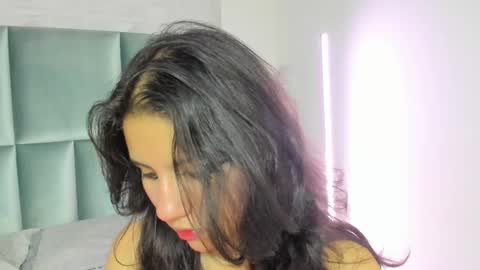 Snapshot of hollypeach_ chatting on 2, 2, 2026 hollypeach_ online show from 2, 2, 2026