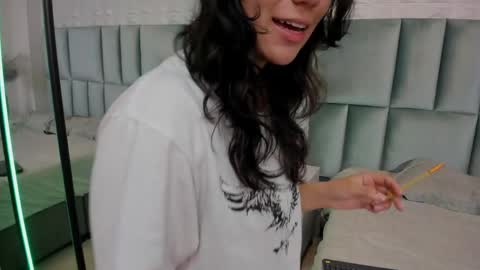 hollypeach_ online show from 27, 4, 2026