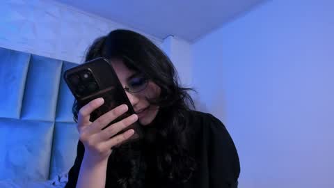 hollypeach_ online show from 19, 5, 2026