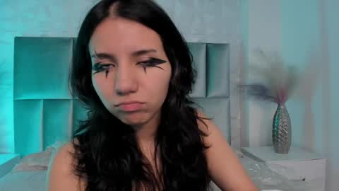 hollypeach_ online show from 19, 5, 2026