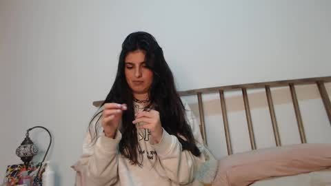 hollyshit_ online show from 28, 1, 2025