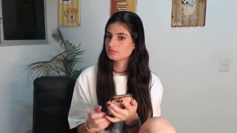 hollyshit_ online show from 4, 2, 2025