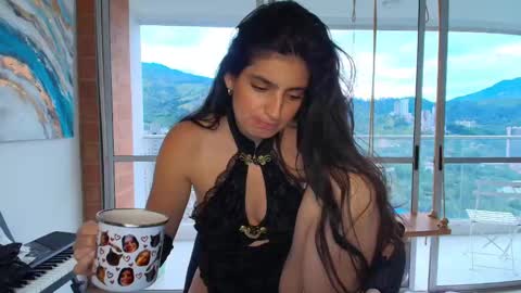 hollyshit_ online show from 5, 10, 2025