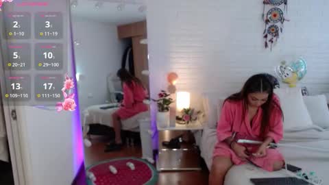 Snapshot of hollyt1 chatting on 11, 10, 2025 hollyt1 online show from 11, 10, 2025