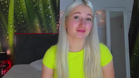 HollyTaillor online show from 22, 10, 2025