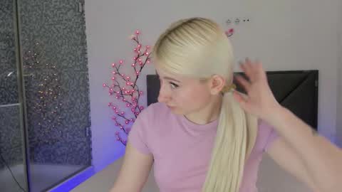 Snapshot of hollytaillor chatting on 15, 3, 2026 HollyTaillor online show from 15, 3, 2026