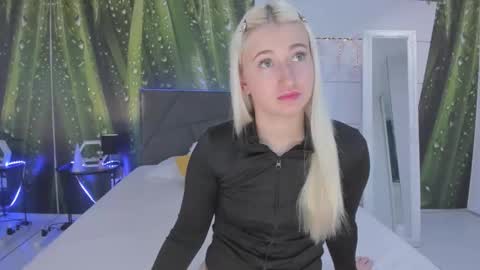 Snapshot of hollytaillor chatting on 17, 3, 2026 HollyTaillor online show from 17, 3, 2026