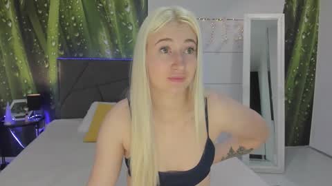 Snapshot of hollytaillor chatting on 20, 3, 2026 HollyTaillor online show from 20, 3, 2026