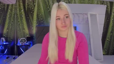 Snapshot of hollytaillor chatting on 1, 4, 2026 HollyTaillor online show from 1, 4, 2026