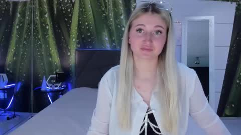 HollyTaillor online show from 16, 5, 2026