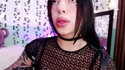 Snapshot of hollyxx_ chatting on 29, 12, 2024 holly online show from 29, 12, 2024