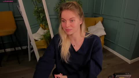 Snapshot of holy_alexa chatting on 4, 2, 2025 Alexa online show from 4, 2, 2025