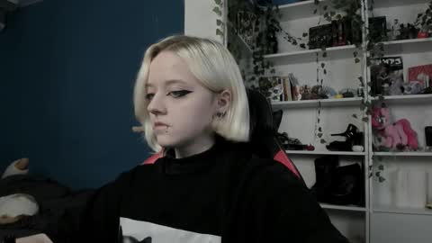 holy_mistresss online show from 15, 11, 2025