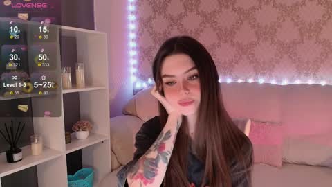 Snapshot of holymiax chatting on 8, 4, 2026 Mia online show from 8, 4, 2026