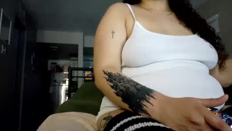 Snapshot of honeeyyy_pot chatting on 5, 10, 2025 Honey online show from 5, 10, 2025