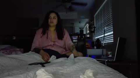 Snapshot of honeeyyy_pot chatting on 11, 10, 2025 Honey online show from 11, 10, 2025