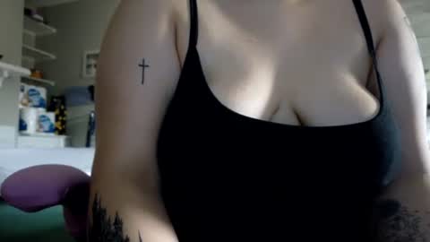 Snapshot of honeeyyy_pot chatting on 12, 10, 2025 Honey online show from 12, 10, 2025