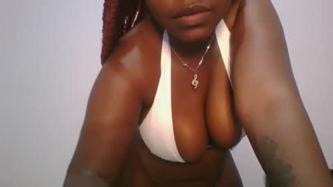 Snapshot of honey_beb chatting on 5, 10, 2025 honey_beb online show from 5, 10, 2025